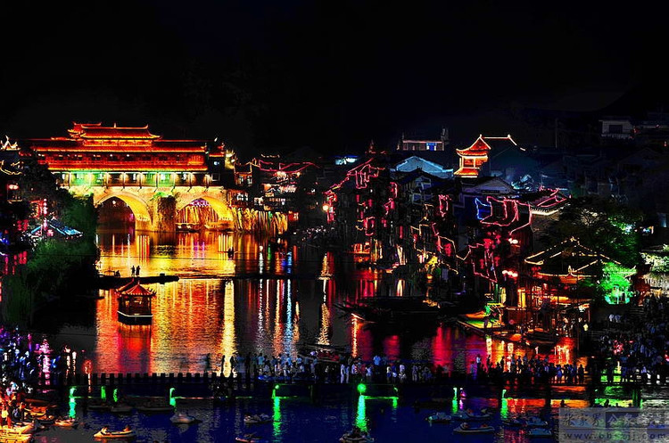 <长沙市-湘潭市-张家界市-湘西土家族苗族自治州动车6天5晚跟团游>