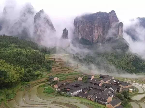 <台州市-温岭长屿硐天-台州神仙居-台州天台山动车3天2晚跟团游>